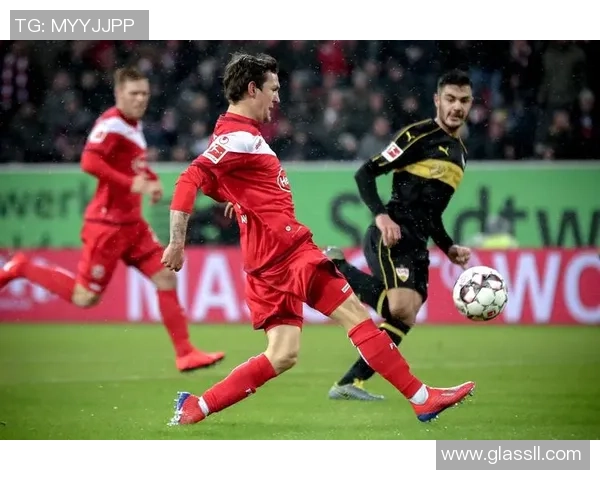 德甲精彩对决斯图加特与杜塞尔多夫战术分析与预测 德甲精彩对决斯图加特与杜塞尔多夫战术分析与预测